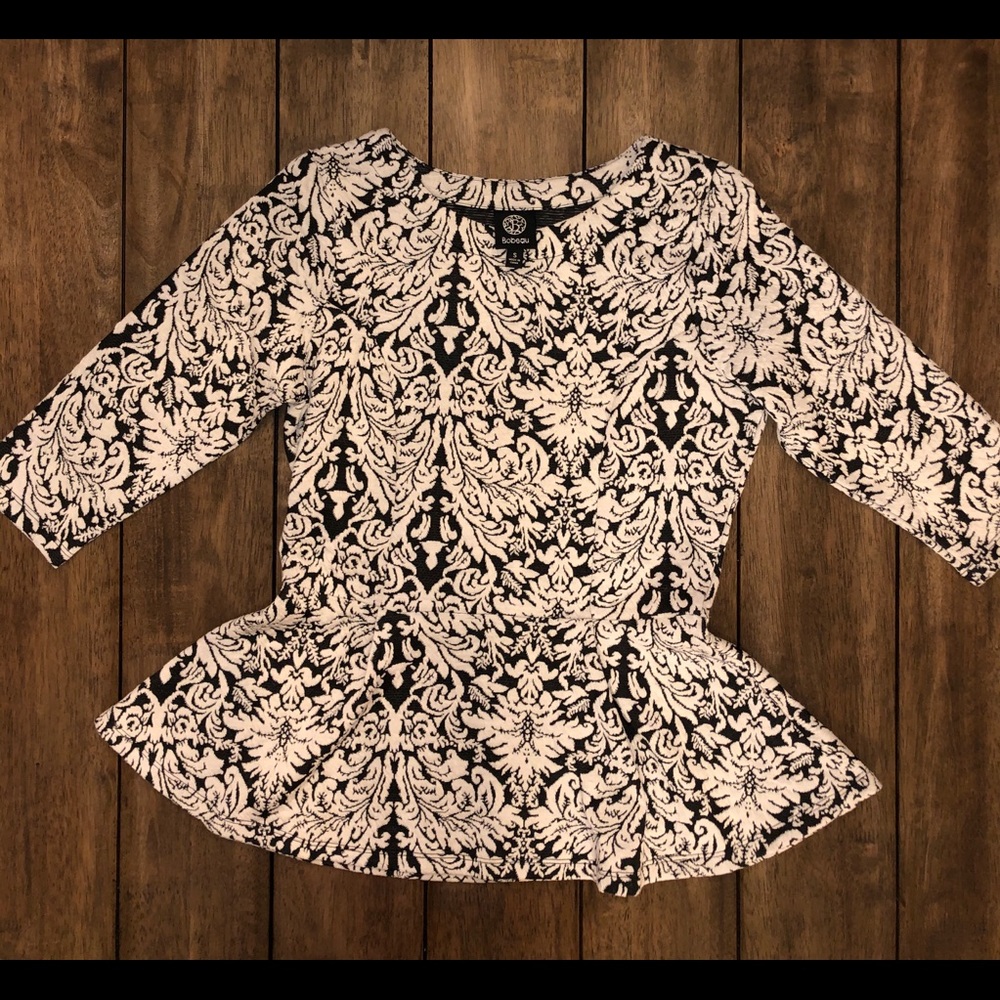 Bobeau tailored fit and flair 3/4 length shirt